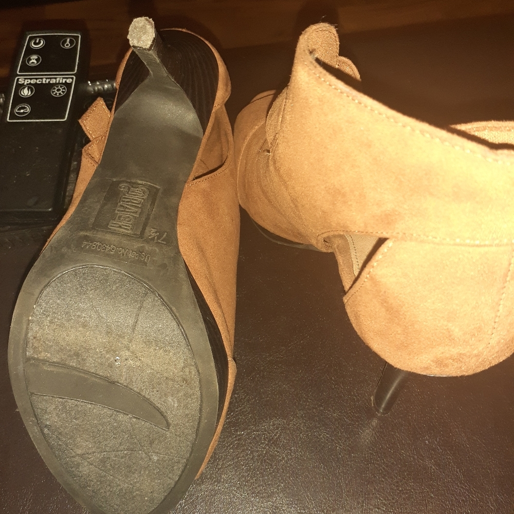 Shoes - Picture 3 of 3
